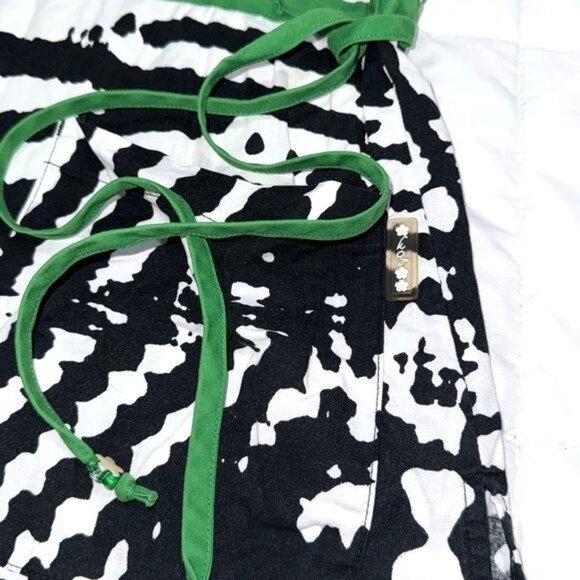 Koi By Kathy Peterson Womens Wrap Top S Black & White Tribal Print With Green Tr - Picture 5 of 7